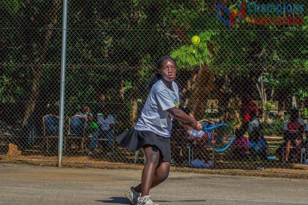 Tennis action Davina