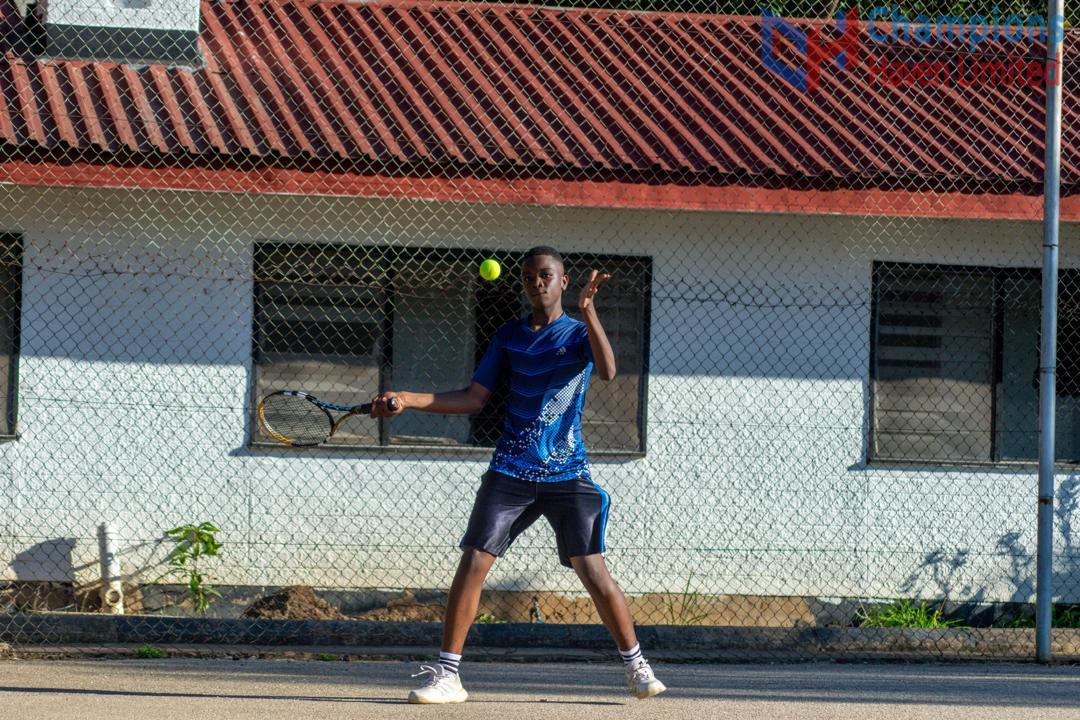 Tennis action Luyando