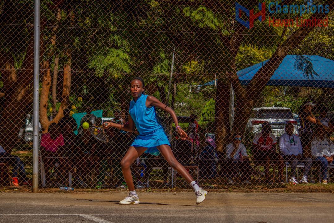 Tennis action Ntiba